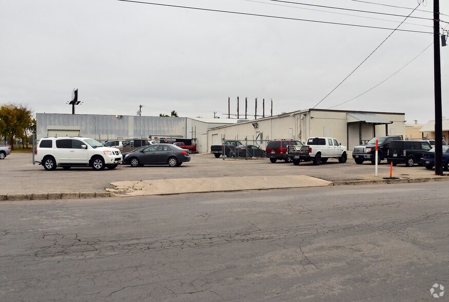 9822 Ball St, San Antonio, TX à louer - Photo principale – Image 1 sur 6