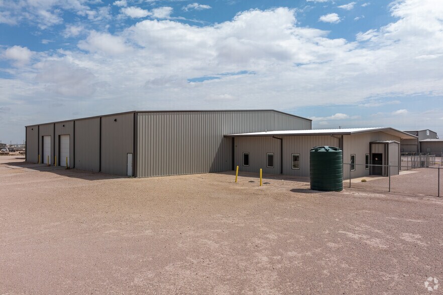 10712 W County Road 77, Midland, TX à louer - Photo de l’immeuble – Image 2 sur 23