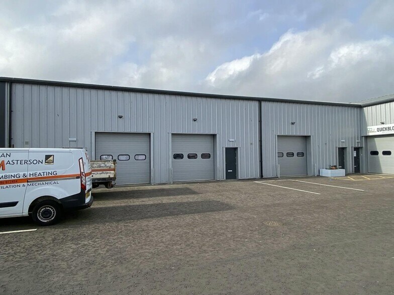 15 Whitehouse Rd, Stirling à louer - Photo de l’immeuble – Image 2 sur 7