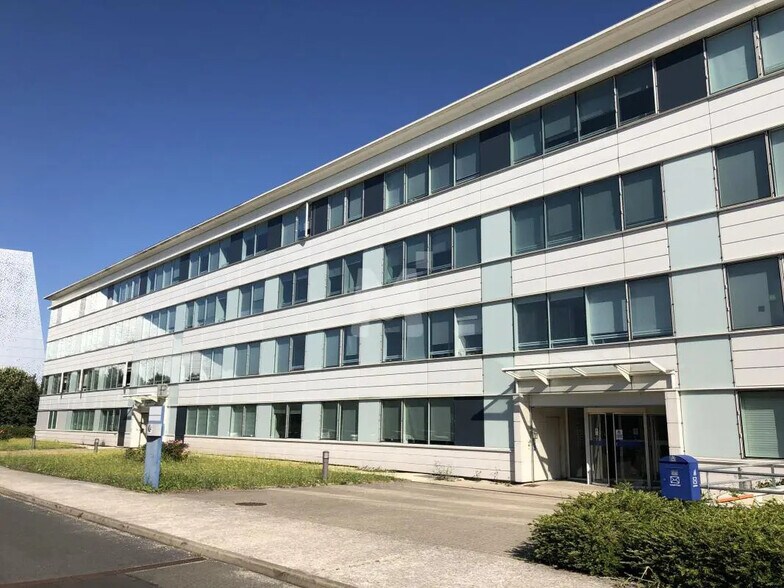Bureau dans Lieusaint à louer - Photo de l’immeuble – Image 2 sur 17