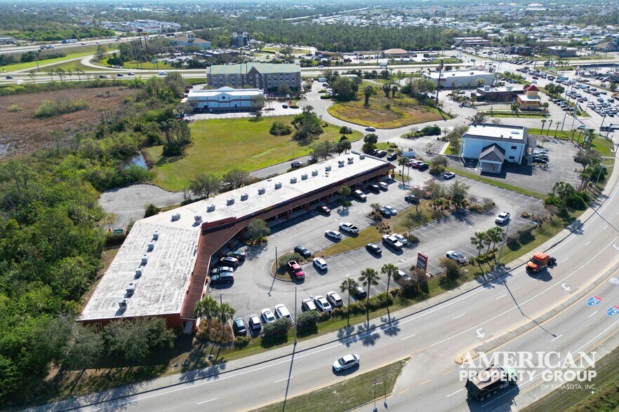 701 JC Center Ct, Port Charlotte, FL à vendre - Photo de l’immeuble – Image 2 sur 3