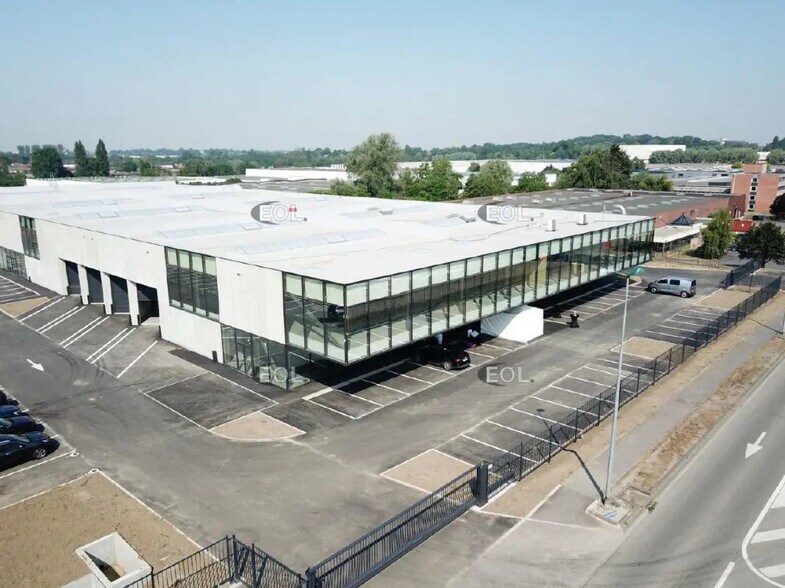 Industriel/Logistique dans NEUVILLE-EN-FERRAIN à louer - Photo de l’immeuble – Image 3 sur 4