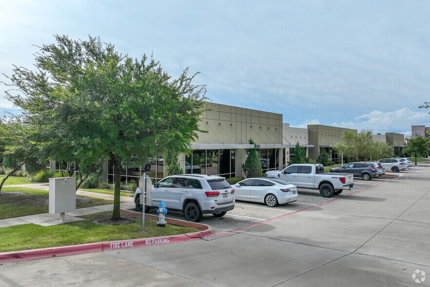 740 N Watters Rd, Allen, TX à vendre - Photo de l’immeuble – Image 2 sur 5