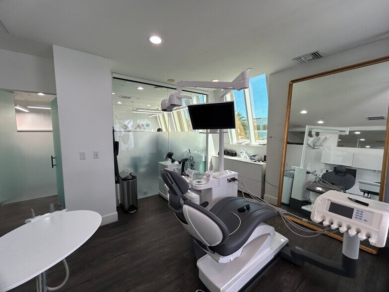 421 N Rodeo Dr, Beverly Hills, CA à louer - Photo intérieure – Image 3 sur 11