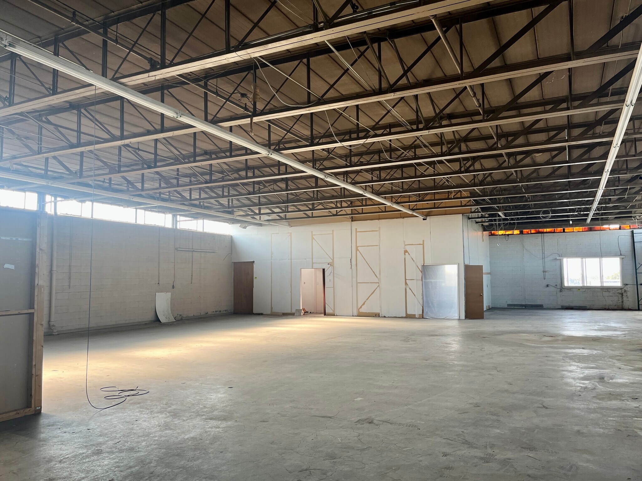 5571 Rue Paré, Montréal, QC à louer Photo intérieure– Image 1 sur 4