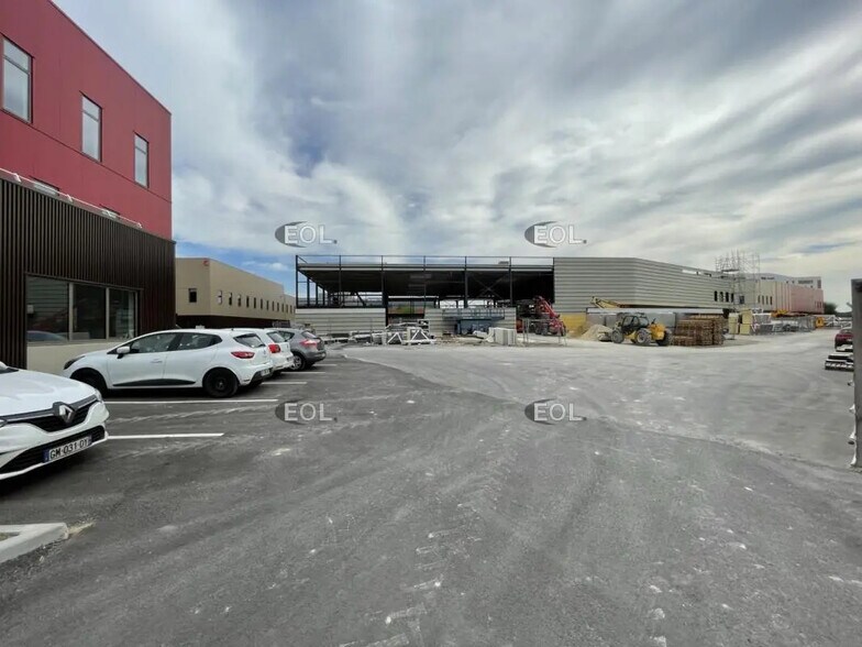 6 Avenue Des Louvresses, Gennevilliers à louer - Photo de l’immeuble – Image 2 sur 9
