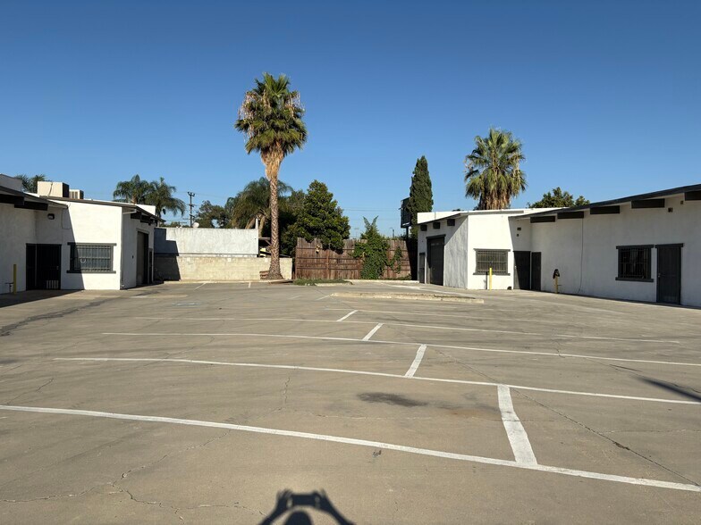 298 S Pershing Ave, San Bernardino, CA à louer - Photo de l’immeuble – Image 2 sur 8