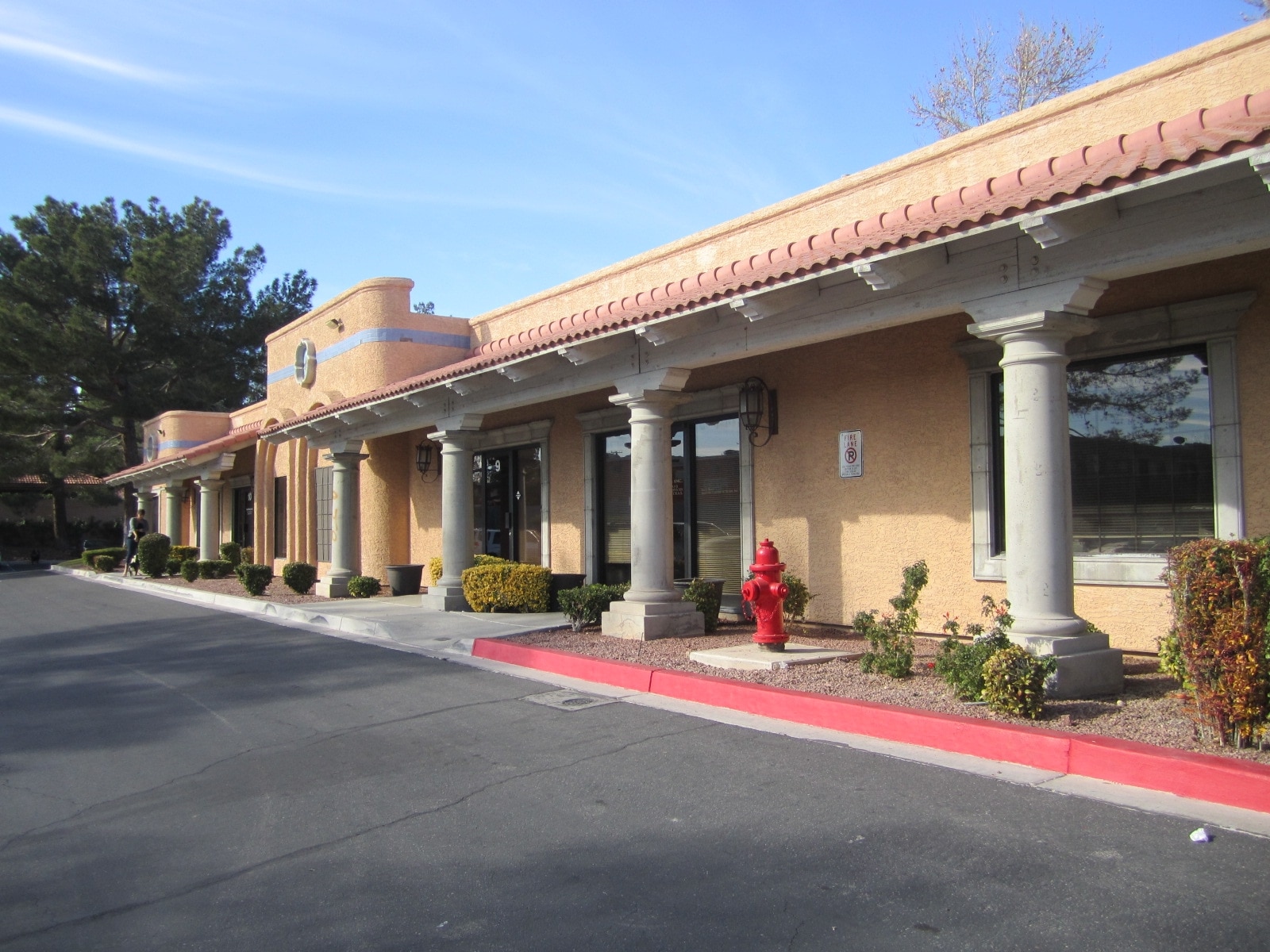 2881 S Valley View Blvd, Las Vegas, NV à louer Photo principale– Image 1 sur 60