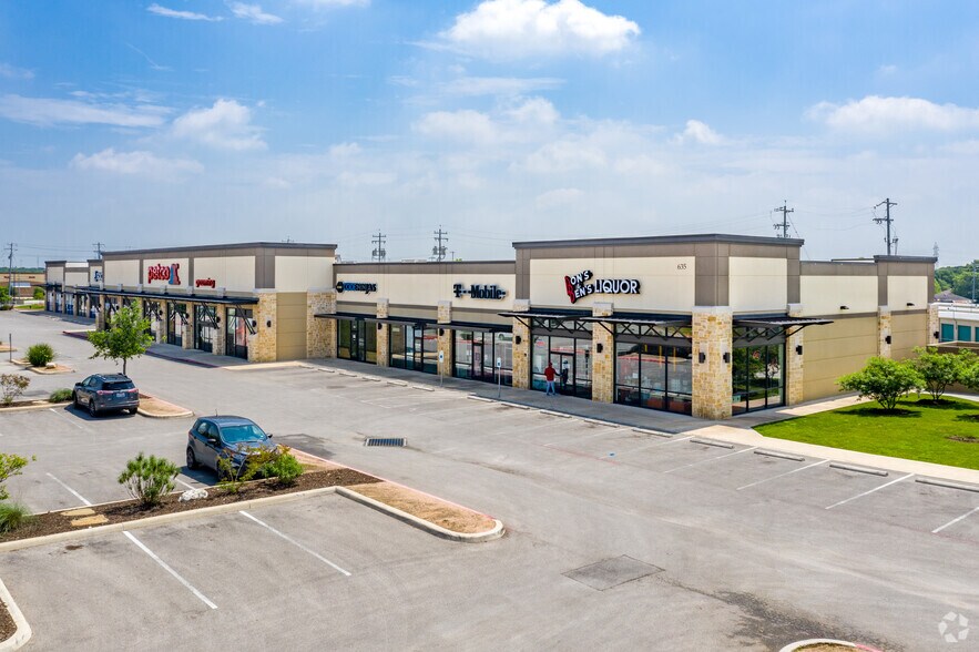 635 Cibolo Valley Dr, Cibolo, TX à louer - Photo de l’immeuble – Image 3 sur 6