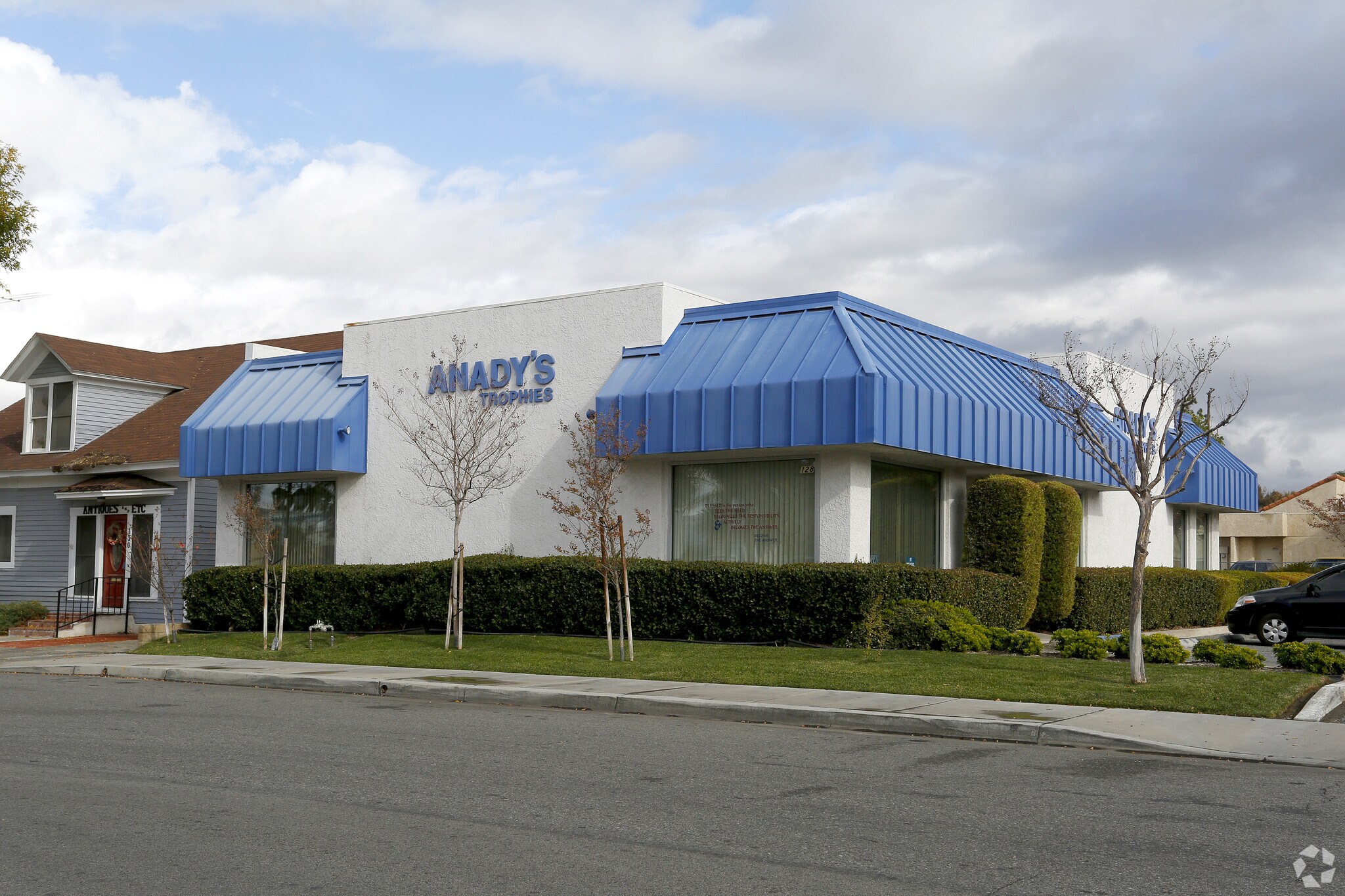 128 N Juanita St, Hemet, CA à vendre Photo principale– Image 1 sur 4