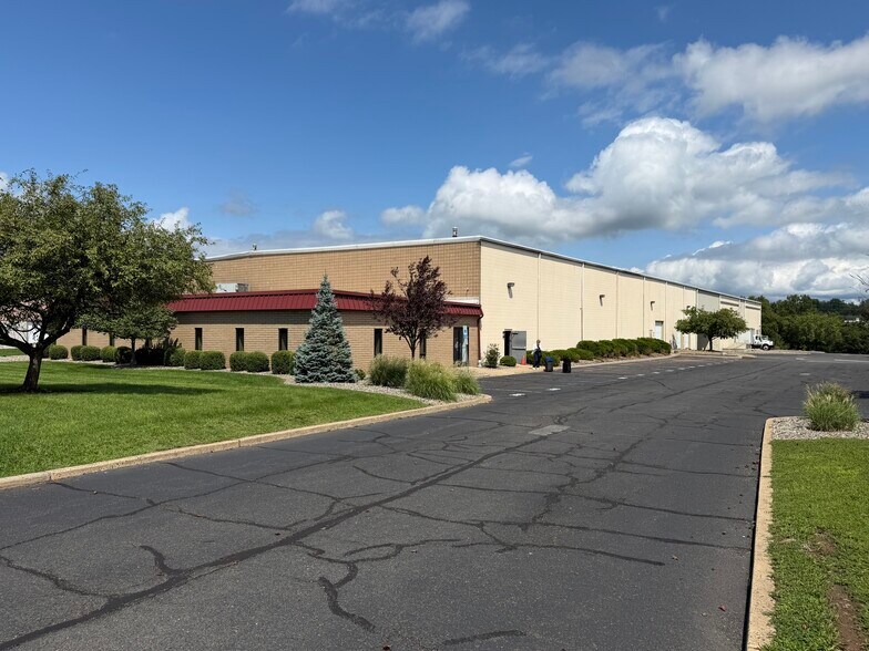 171 Industrial Pky, Branchburg, NJ à louer - Photo de l’immeuble – Image 2 sur 19