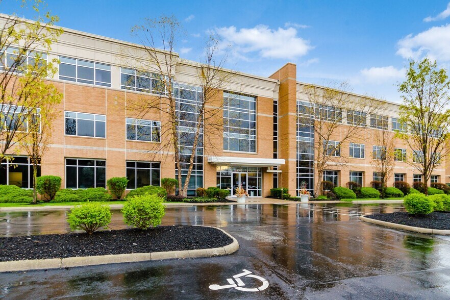 8740 Orion Pl, Columbus, OH à louer - Photo principale – Image 1 sur 23