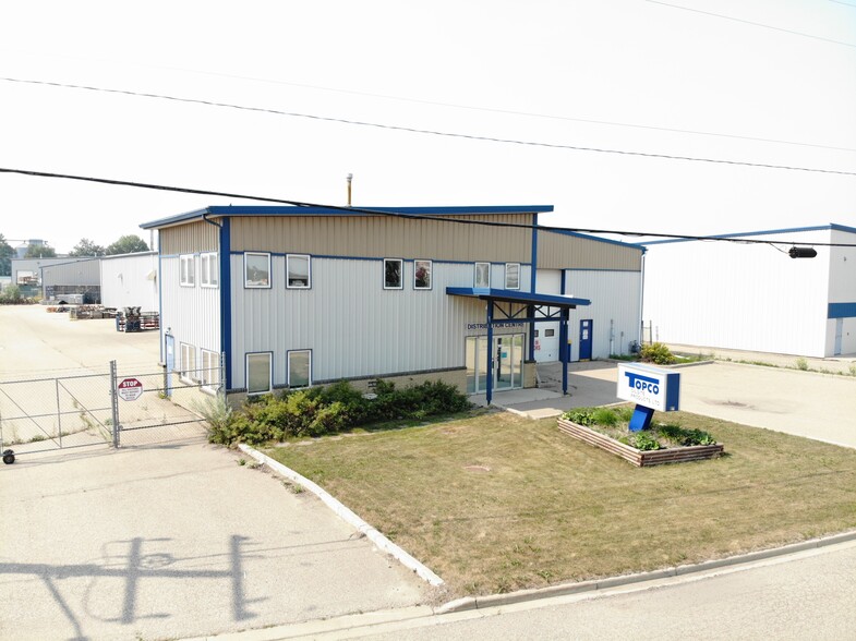 7932 Edgar Industrial Way, Red Deer, AB à louer - Photo de l’immeuble – Image 2 sur 13