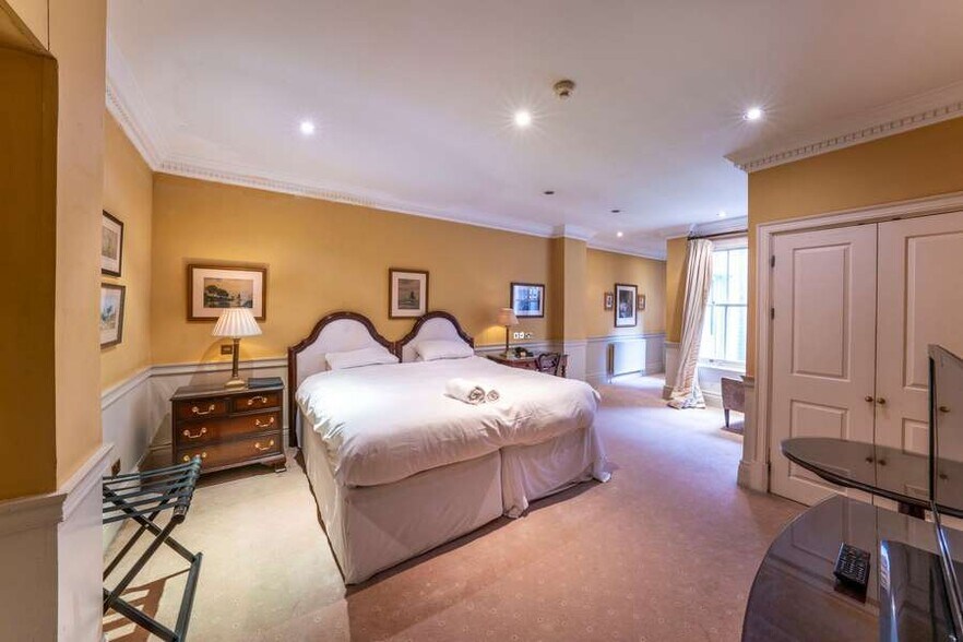 8-12 Bina Gdns, Londres à vendre - Photo de l’immeuble – Image 3 sur 13