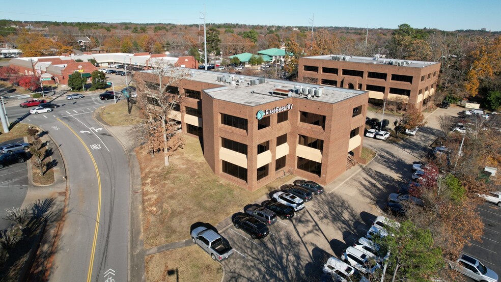 10421 W Markham St, Little Rock, AR à louer - Photo de l’immeuble – Image 3 sur 8