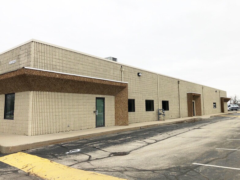 2930 Nappanee St, Elkhart, IN à louer - Photo de l’immeuble – Image 2 sur 16