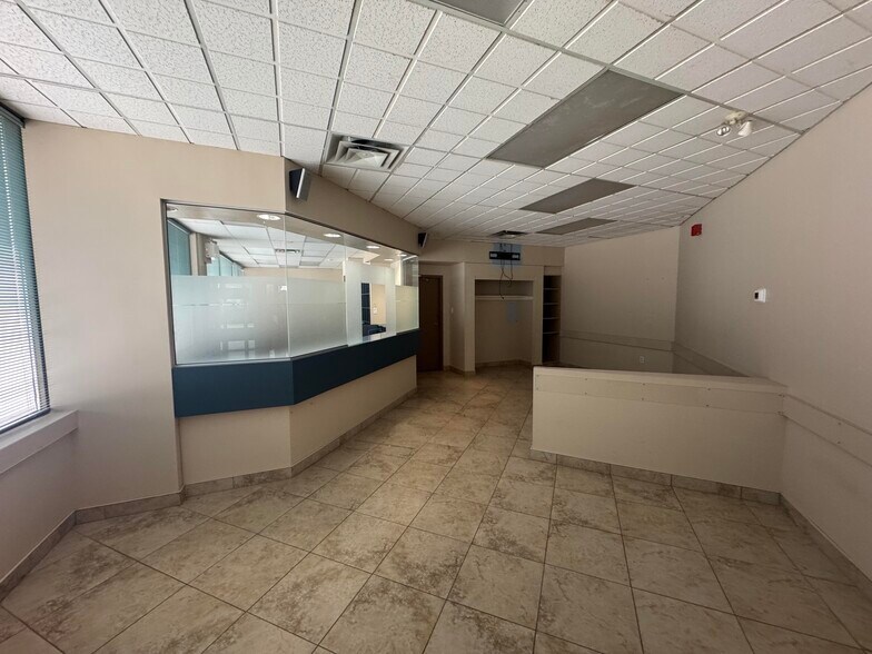 240 Waterloo St, London, ON à louer - Photo principale – Image 2 sur 42