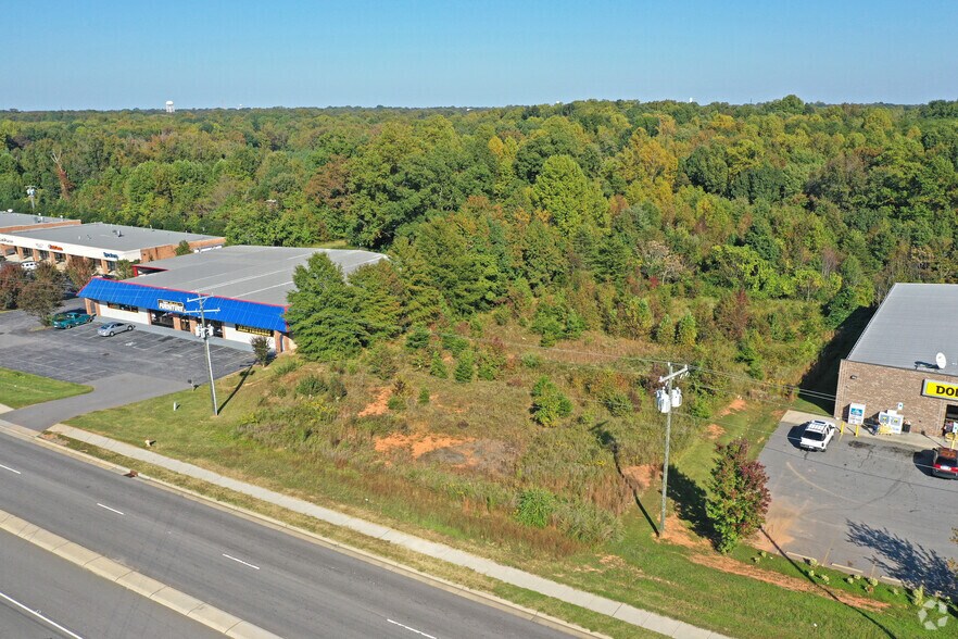 Freeway Dr, Reidsville, NC à vendre - Photo de l’immeuble – Image 2 sur 11
