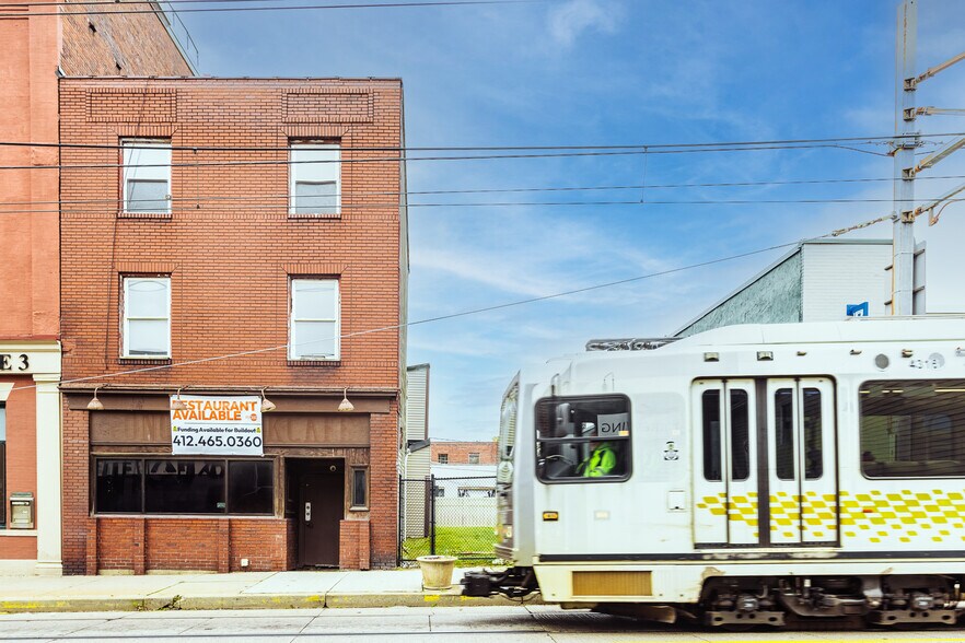 826 E Warrington Ave, Pittsburgh, PA à louer - Photo de l’immeuble – Image 2 sur 22