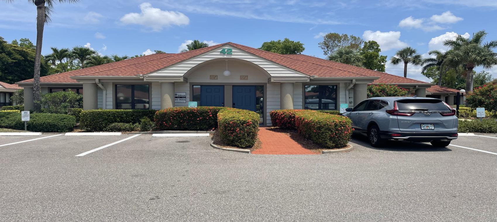 12520 World Plaza Ln, Fort Myers, FL à louer Photo de l’immeuble– Image 1 sur 24