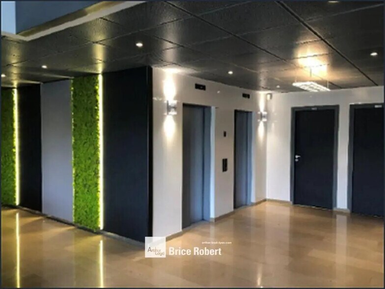 33 Chemin Des Aulnes, Dardilly à louer - Hall d’entrée – Image 3 sur 4