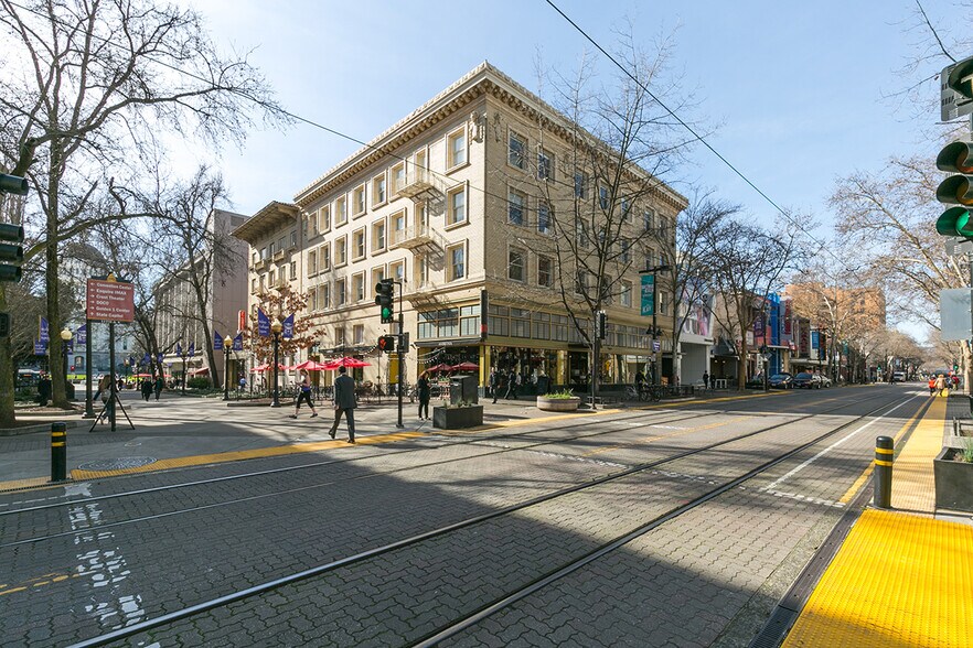 1100-1106 11th St, Sacramento, CA à louer - Photo de l’immeuble – Image 3 sur 18