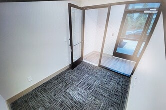 130 Cinema Dr, Hendersonville, TN à louer Photo intérieure– Image 2 sur 2