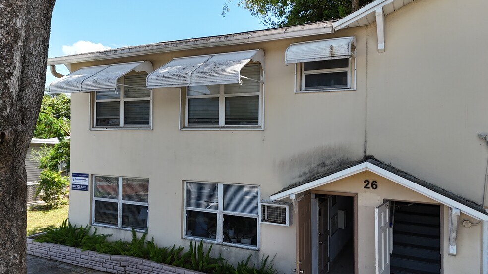 26 SE 13th Ter, Dania Beach, FL à vendre - Photo de l’immeuble – Image 2 sur 11