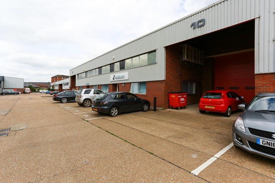 Tannery Rd, Tonbridge à vendre - Photo de l’immeuble – Image 2 sur 4