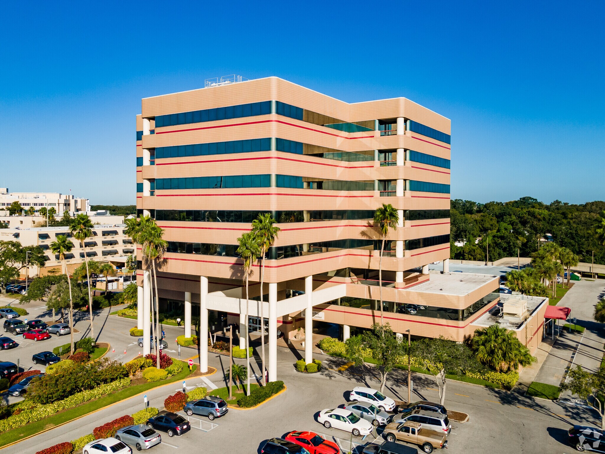 2727 W Dr Martin Luther King Jr Blvd, Tampa, FL à louer Photo de l’immeuble– Image 1 sur 8