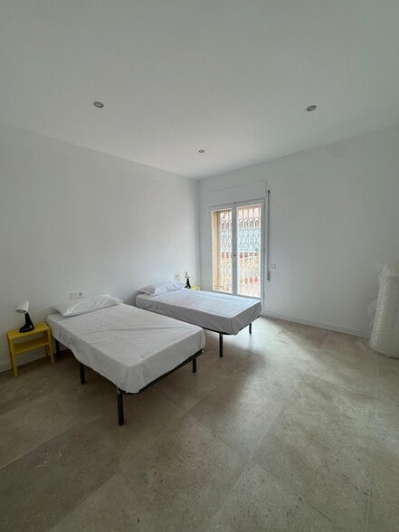 Immeuble residentiel dans Santa Coloma de Gramenet, Barcelona à vendre - Photo intérieure – Image 2 sur 12