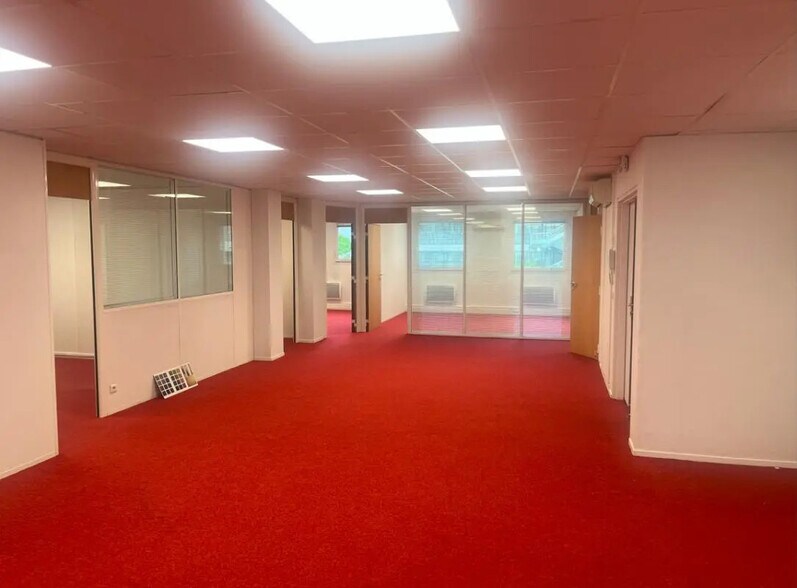 Bureau dans Levallois-Perret à louer - Photo de l’immeuble – Image 2 sur 5