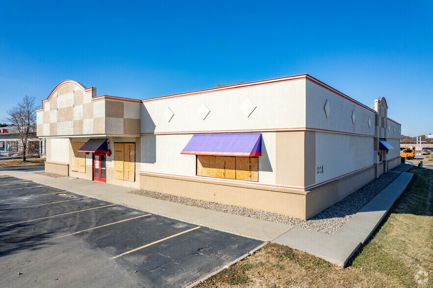 221 N 66th St, Lincoln, NE à vendre - Photo de l’immeuble – Image 2 sur 15