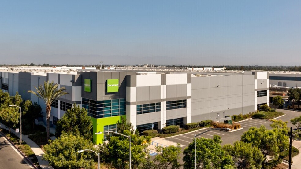 2517 W Rosecrans Ave, Los Angeles, CA à louer - Photo de l’immeuble – Image 1 sur 17