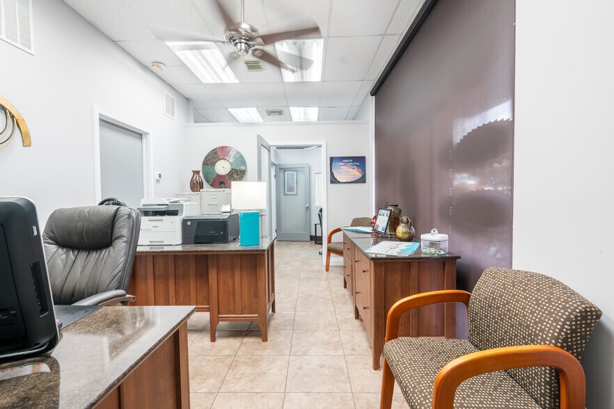 Bureau dans Pembroke Pines, FL à vendre - Photo de l’immeuble – Image 2 sur 22