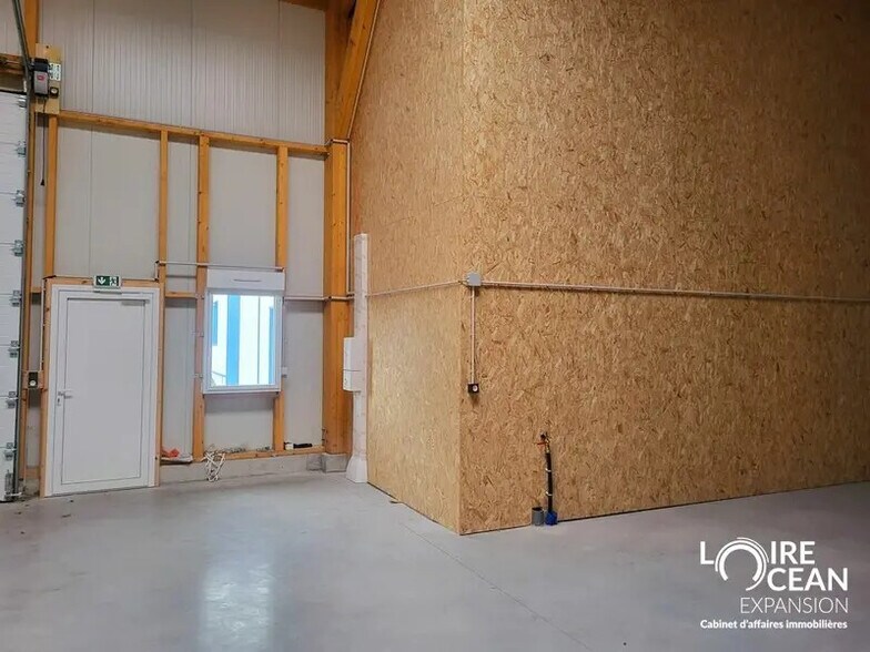 Local d’activités dans La Plaine-sur-Mer à louer - Photo de l’immeuble – Image 3 sur 6