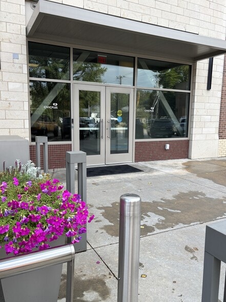 302 S 4th St, Manhattan, KS à louer - Photo de l’immeuble – Image 3 sur 23