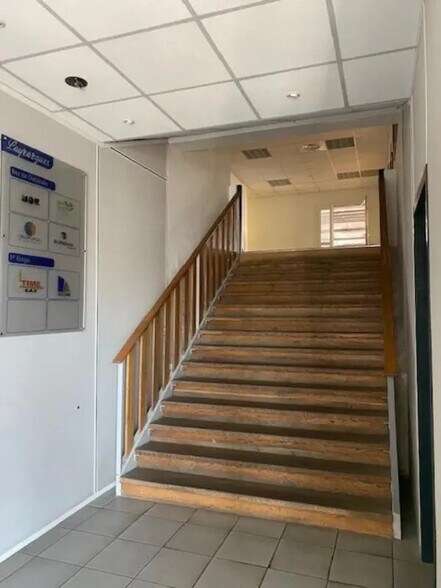 Bureau dans Baillargues à louer - Hall d’entrée – Image 2 sur 7