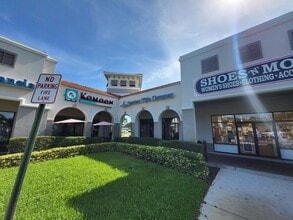 1575 Pine Ridge Rd, Naples, FL à louer Photo intérieure– Image 2 sur 8