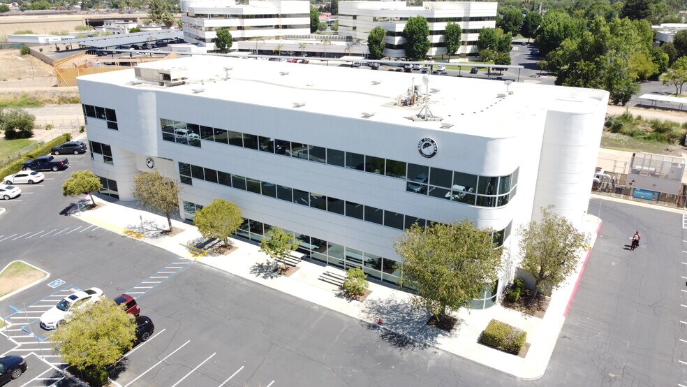 5101 Office Park Dr, Bakersfield, CA à louer - Photo de l’immeuble – Image 2 sur 16
