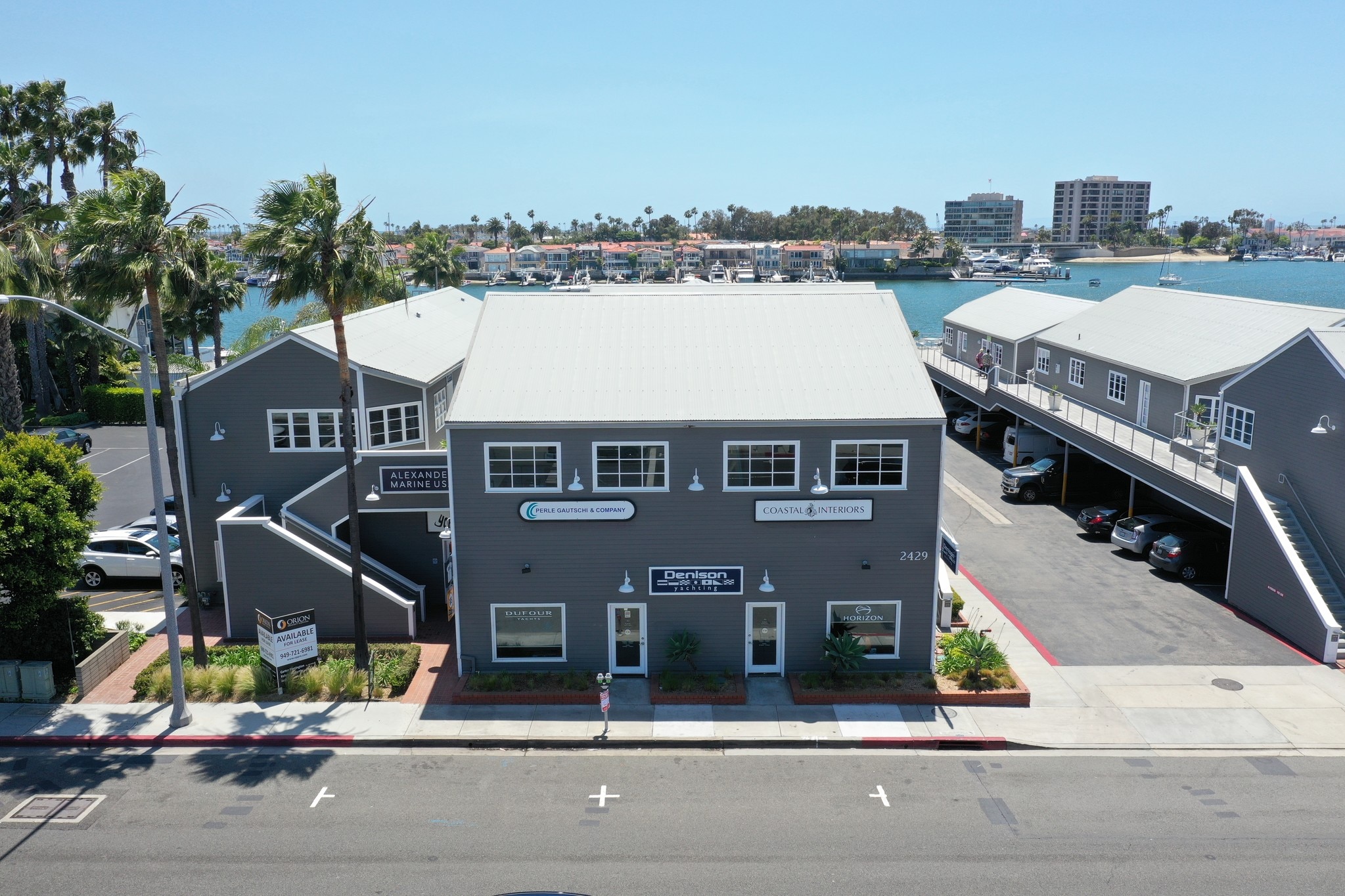 2429 W Coast Hwy, Newport Beach, CA à louer Photo principale– Image 1 sur 16