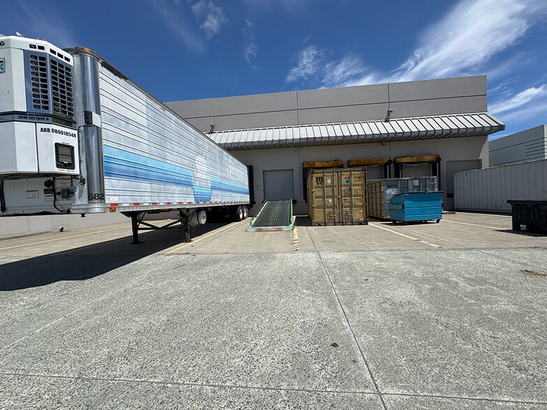 1129 Industrial Ave, Petaluma, CA à louer - Photo de l’immeuble – Image 2 sur 6