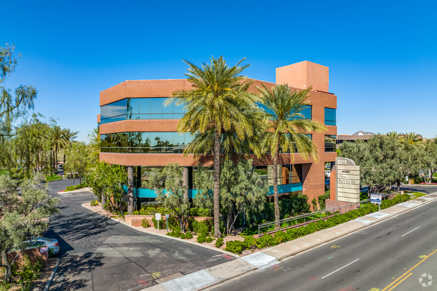 7250 N 16th St, Phoenix, AZ à louer - Photo de l’immeuble – Image 1 sur 23