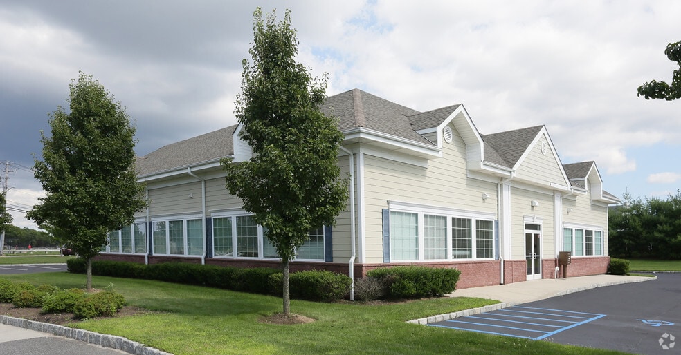 620 Route 25A, Mount Sinai, NY à louer - Photo de l’immeuble – Image 3 sur 9