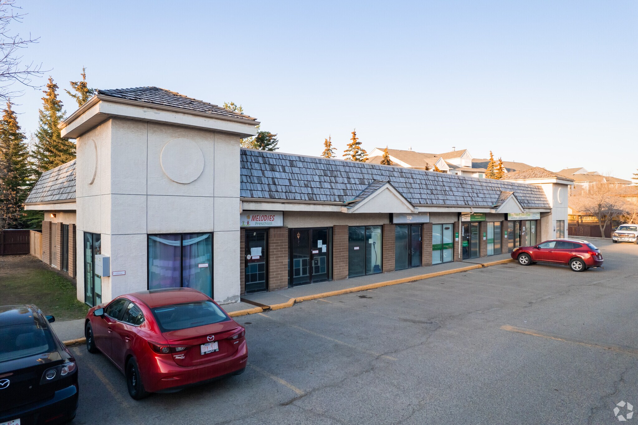 217 Hawksbrow Dr NW, Calgary, AB à vendre Photo principale– Image 1 sur 10