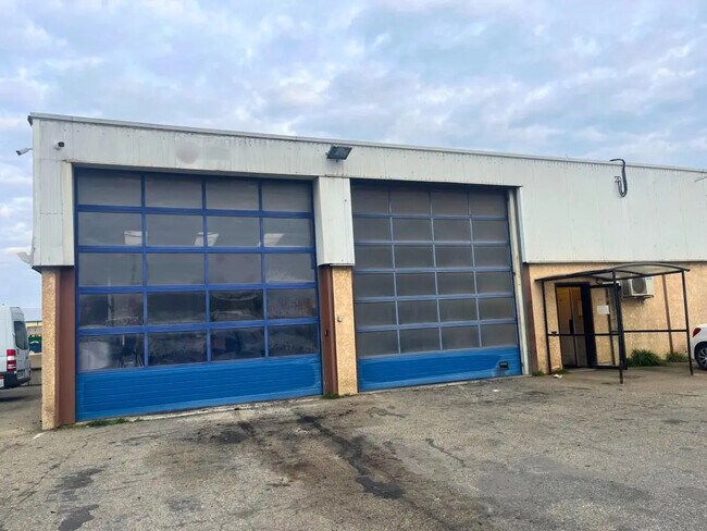 Plus de détails pour Local d'activités à louer