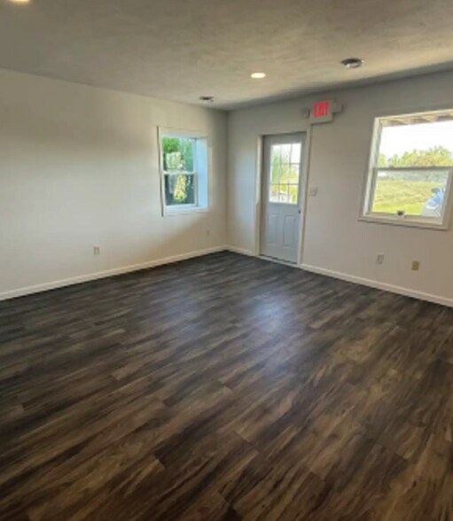 8475 Sparta Line Rd, Sparta, MI à louer - Photo de l’immeuble – Image 3 sur 4