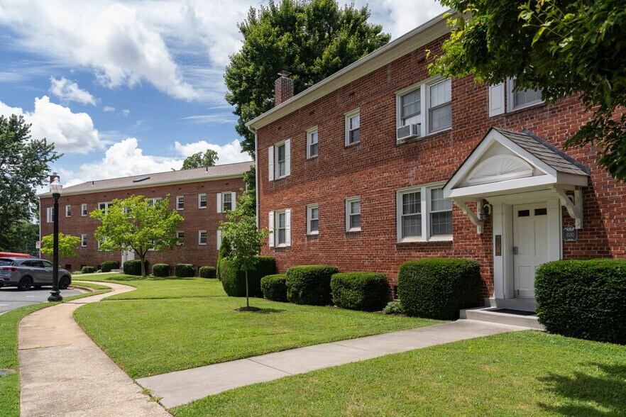 1520-1530 N Lancaster St, Arlington, VA à vendre - Photo de l’immeuble – Image 2 sur 12