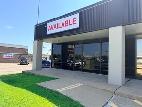 2403 N Aspen Ave, Broken Arrow, OK à louer Photo de l’immeuble– Image 1 sur 8