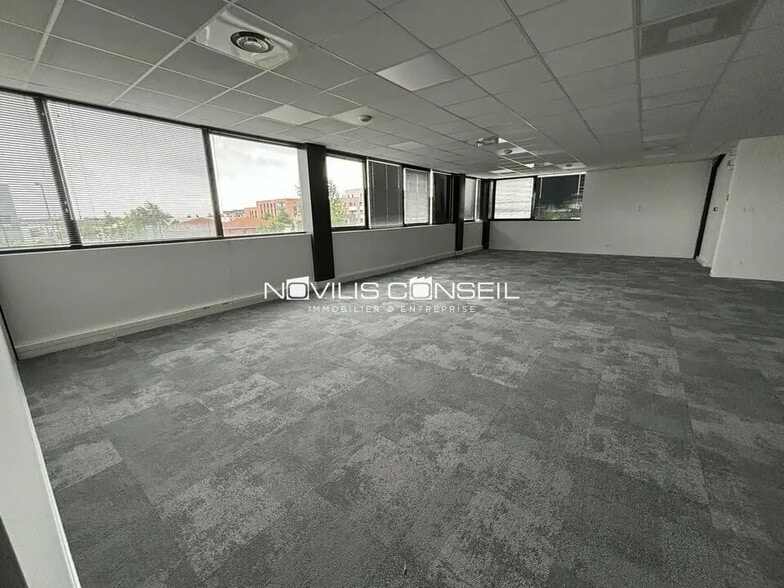 Local d’activités dans Colomiers à louer - Photo de l’immeuble – Image 2 sur 8